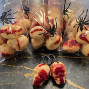 Halloween Praline skulls : gevuld met aardbeicréme